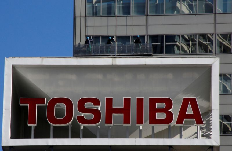 TOSHIBA REJETTE L'OFFRE DE CVC MAIS SE DIT OUVERT À DES PROPOSITIONS