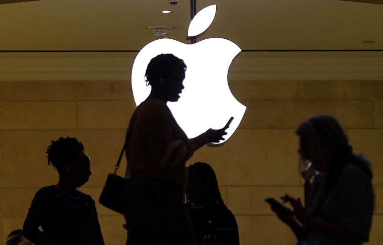 Apple, porté par les ventes d'iPhones, bat les attentes au deuxième trimestre