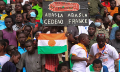 Les Nigériens se rassemblent pour soutenir les soldats putschistes et pour exiger le départ de l'ambassadeur de France, à Niamey, au Niger