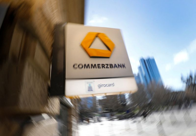 Un distributeur de billets de la Commerzbank, à Francfort