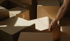 Des gendarmes de Dordogne sont soupçonnés d'avoir exagéré leurs factures de déménagement au moment d'intégrer leur nouvelle caserne à Thiviers au printemps 2021. (cottonbro /  Pixabay)