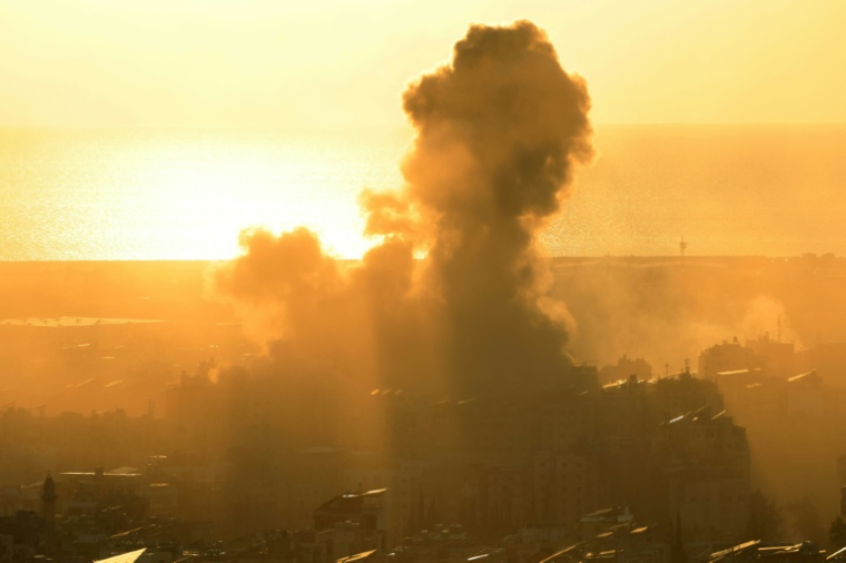 Après une frappe israélienne sur la banlieue sud de Beyrouth, le 10 mars 2026 ( AFP / Ibrahim AMRO )