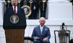 Le président américain Donald Trump prononce un discours lors d'une cérémonie militaire à la Maison Blanche pour Charles III et la reine Camila le 28 avril 2026 ( AFP / Brendan SMIALOWSKI )