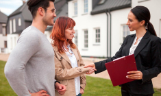 Cette garantie couvre l’éventuelle perte financière qui pourrait résulter de la vente précipitée d'un bien, due à des circonstances imprévues telles que le décès, le divorce, la mutation professionnelle, etc. (© Adobestock)