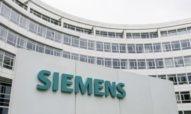 Logo de Siemens sur un immeuble à Munich