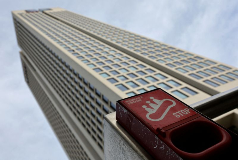 Des fonctionnaires allemands perquisitionnent une banque dans le cadre d'une enquête sur un oligarque russe