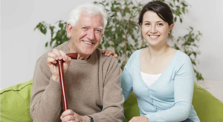 L'acheteur d'un bail à nourriture s'engage à assurer la nourriture, les soins et l'entretien courant du vendeur. (© Adobestock)