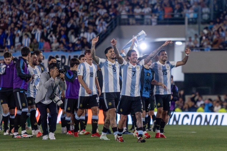 L'Argentine éteint le Brésil de Raphinha dans une folle ambiance