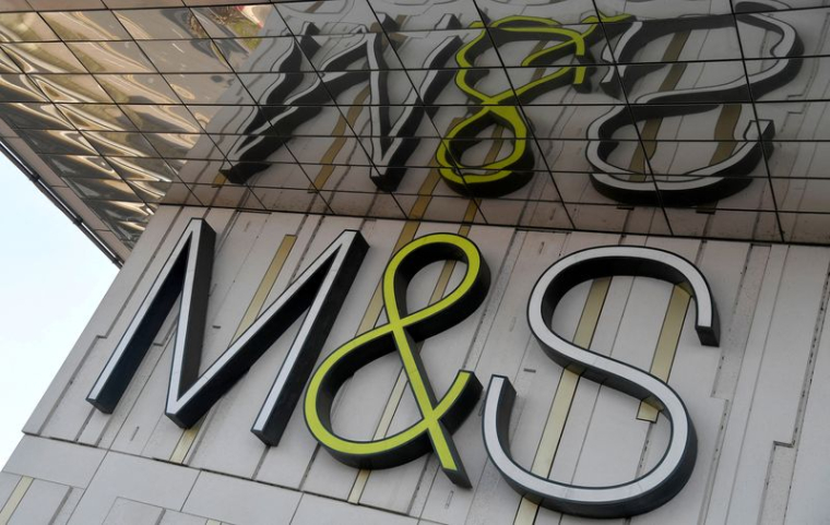 Le logo de Marks and Spencer à Londres
