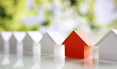 Vente d'un bien en location : quelles sont les obligations du propriétaire ? / iStock.com - BrianAJackson