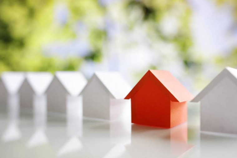 Vente d'un bien en location : quelles sont les obligations du propriétaire ? / iStock.com - BrianAJackson