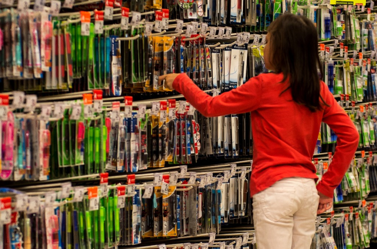 Le prix des fournitures scolaires augmente de 11,3% pour la rentrée 2023.  ( AFP / PHILIPPE HUGUEN )