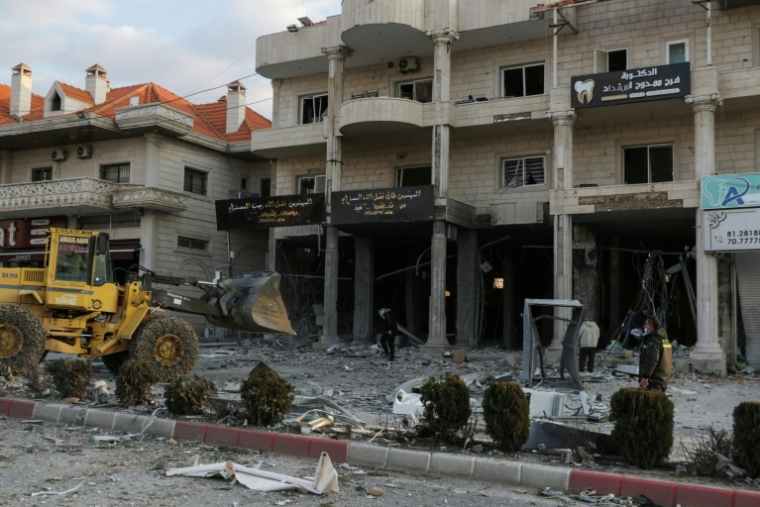 Les bureaux de la société Al-Qard al-Hassan, liée au Hezbollah, après une frappe aérienne israélienne le 2 mars 2026, à Baalbek au Liban ( AFP / Nidal SOLH )