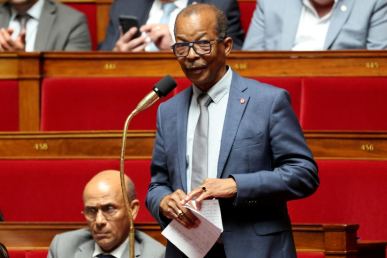 Élie Califer, le député à l'origine de la proposition de loi visant à reconnaître la "part de responsabilité" de l'État dans le scandale du chlordécone aux Antilles, à l'Assemblée nationale à Paris le 28 mai 2026 ( AFP / Ludovic MARIN )