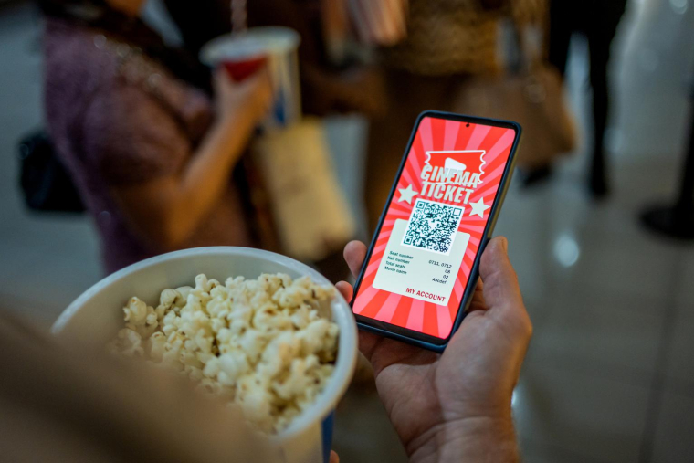 Il existe des applications pour obtenir des places de cinéma et de spectacle pas chères. ( crédit photo : Getty Images )