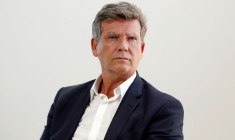 FRANCE: MONTEBOURG SE RETIRE DE LA COURSE À LA PRÉSIDENTIELLE