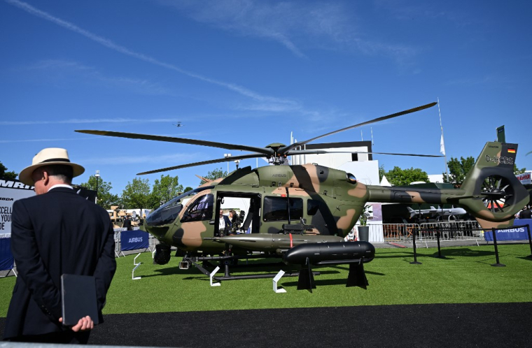 Un Airbus H145M, en exposition au salon Eurosatory, à Villepinte (illustration) ( AFP / EMMANUEL DUNAND )