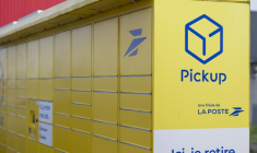 La Poste entend "conforter sa position de leader du colis et de la logistique souveraine en France et en Europe, en devenant le numéro 2 européen de la livraison hors domicile" ( AFP / Jean-Christophe Verhaegen )