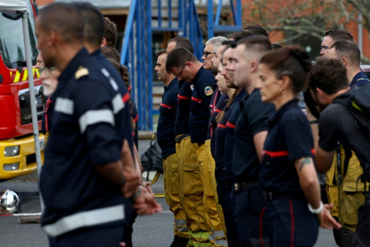 Cérémonie en mémoire des deux pompiers morts le 21 juillet 2026 à Mérignac, piégés dans leur camion, le 31 juillet 2026 à  Lège-Cap-Ferret, en Gironde ( AFP / ROMAIN PERROCHEAU )
