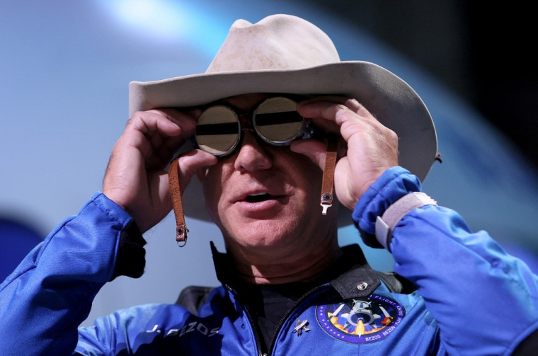 Jeff Bezos, lors d'une conférence de presse pour Blue Origin, en 2021, à Van Horn (Texas) ( GETTY IMAGES NORTH AMERICA / JOE RAEDLE )