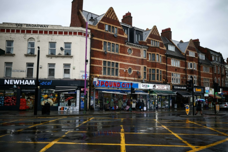 La rue principale d'East Ham, dans l'est de Londres, le 13 janvier 2026 ( AFP / HENRY NICHOLLS )
