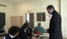 Municipales: le président du RN Jordan Bardella vote à Garches