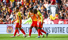 Lens s’impose face à Saint-Étienne grâce à un joker et un penalty sauvé