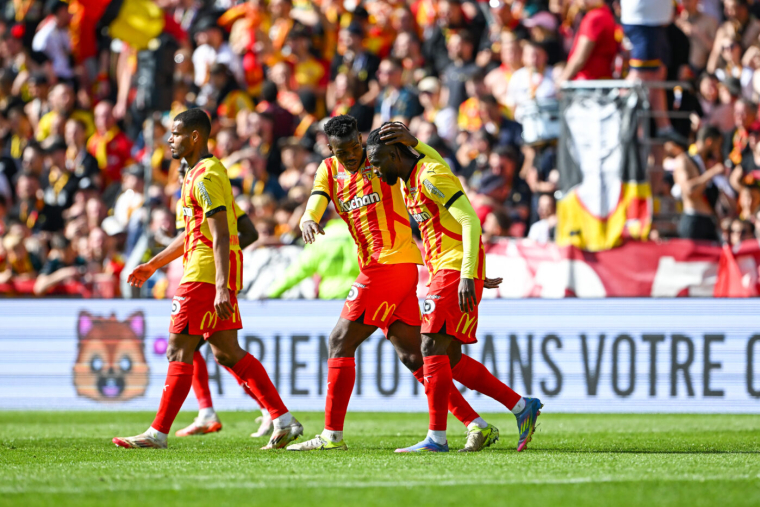 Lens s’impose face à Saint-Étienne grâce à un joker et un penalty sauvé