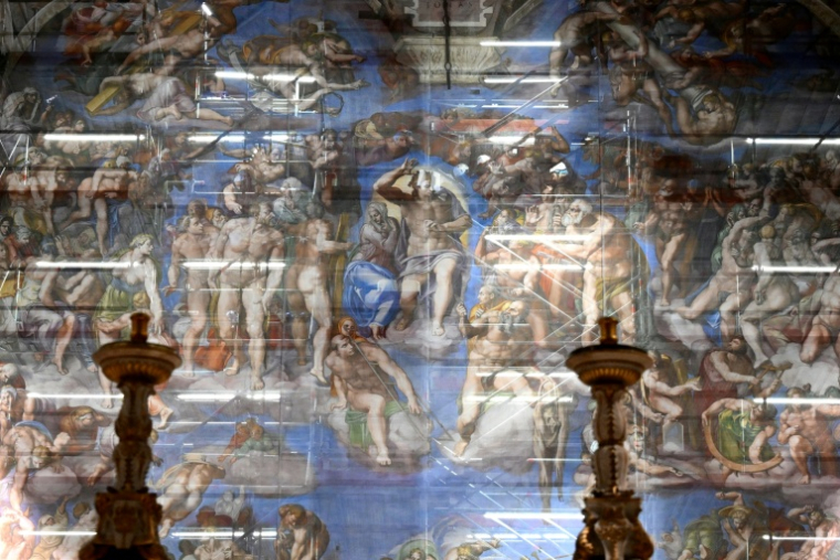 Travaux de restauration de la célèbre fresque du Jugement dernier de Michel-Ange, le 28 février 2026 dans la chapelle Sixtine au Vatican ( AFP / Alberto PIZZOLI )