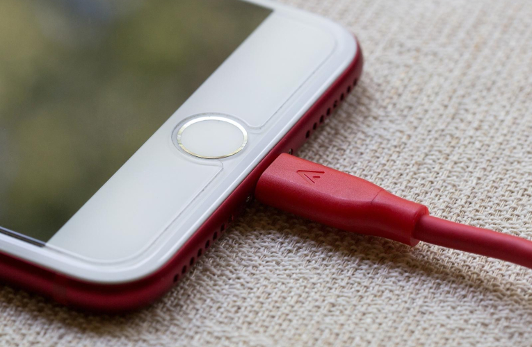 Les téléphones reconditionnés gagnent du terrain en France. (illustration) (mhoppsy / Pixabay)
