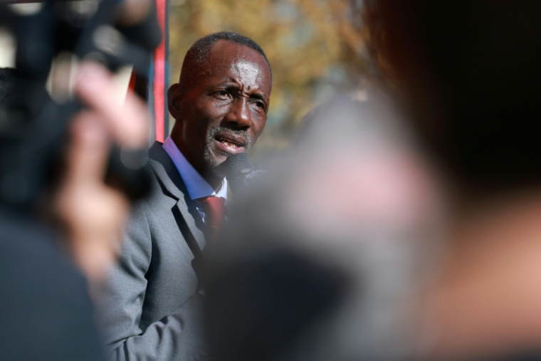 Le maire LFI de Saint-Denis, Bally Bagayoko, s'adresse à des lycéens rassemblés dans le cadre d'un mouvement de contestation nationale à Saint-Denis, en Seine-Saint-Denis, le 4 octobre 2026 ( AFP / Kenzo TRIBOUILLARD )