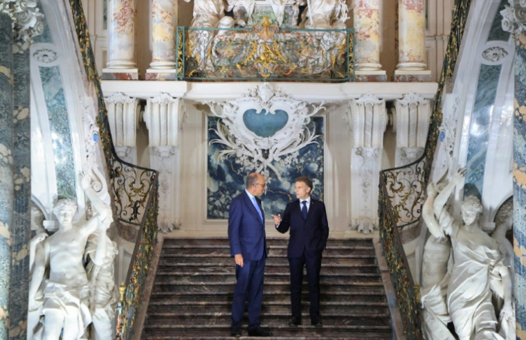 Le président français Emmanuel Macron (à droite) et le chancelier allemand Friedrich Merz après le 26e Conseil des ministres franco-allemand au château d’Augustusburg, à Brühl, dans l’ouest de l’Allemagne, le 17 juillet 2026 ( AFP / Ludovic MARIN )