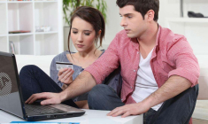 Un jeune rattaché au foyer fiscal de ses parents peut désormais ouvrir un plan d'épargne en actions. (© Phovoir)