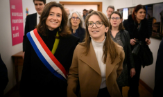 La députée MoDem Sandrine Josso (G) et la ministre déléguée chargée de l'Egalité femmes-hommes Aurore Bergé (D) au CHU de Nantes le 30 janvier 2026 ( AFP / Loic VENANCE )