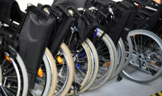 Les fauteuils roulants seront intégralement remboursés par la Sécurité sociale à partir de lundi pour les personnes handicapées et âgées en perte d'autonomie, avec des procédures rapides et simplifiées ( AFP / Damien MEYER )