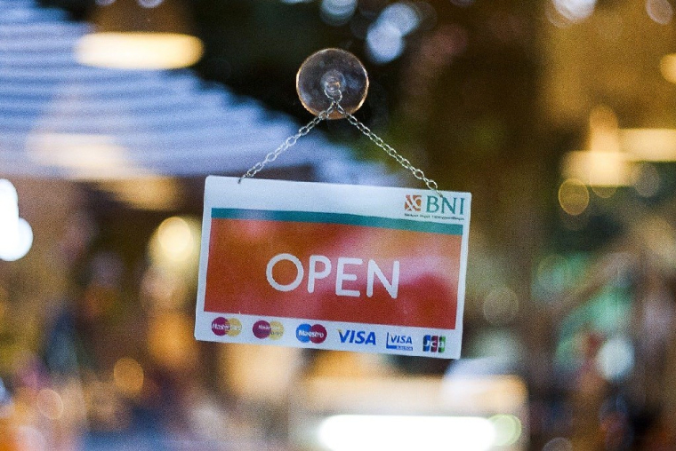 Si le rythme de reprise de la consommation reste incertain, la vie économique reprend ses droits ce lundi 11 mai et avec elle, des règles sanitaires à respecter. (Crédits photo : Pixabay - wendy julianto )