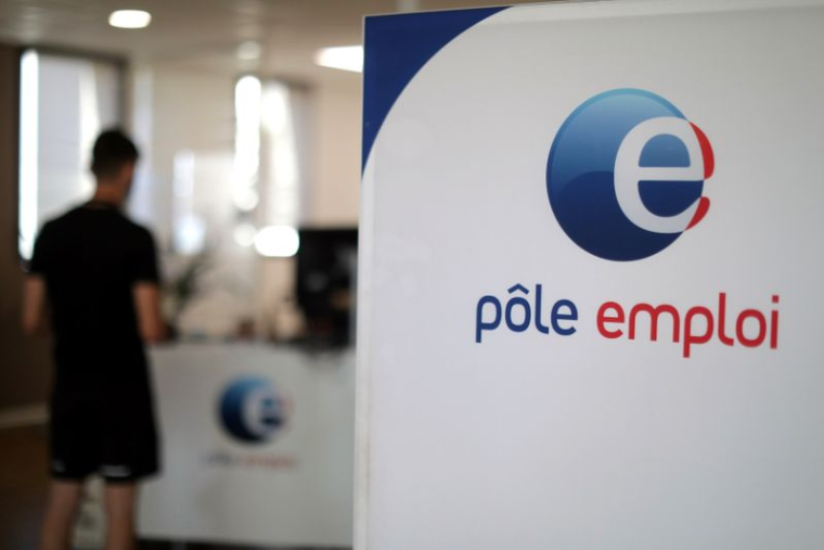 FRANCE: LE NOMBRE DE DEMANDEURS D'EMPLOI BAISSE MAIS DÉPASSE TOUJOURS SON NIVEAU D'AVANT-CRISE