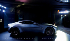L'Aston Martin Vantage, une voiture de sport de luxe, est présentée lors de son lancement à New Delhi
