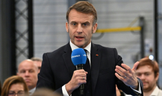 Emmanuel Macron s'exprime face à des lecteurs de la Provence à Marseille le 16 décembre 2025 ( POOL / Miguel MEDINA )