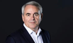 Le président LR des Hauts-de-France Xavier Bertrand à Paris le 28 août 2025 ( AFP / Alain JOCARD )