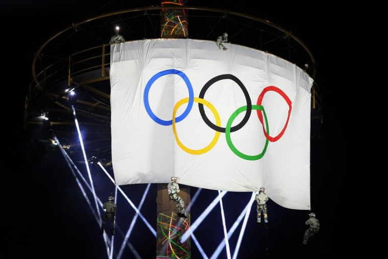 Jeux olympiques d'hiver - Le drapeau olympique arrive en France