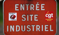 Un panneau d'entrée d'usine à Basse-Indre, près de Nantes
