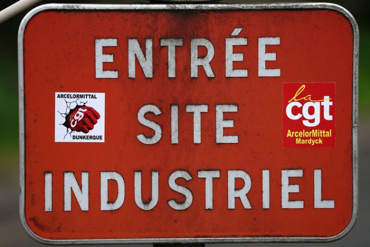Un panneau d'entrée d'usine à Basse-Indre, près de Nantes