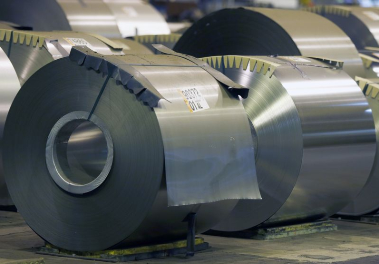 Des bobines d'acier sont visibles à l'usine ArcelorMittal de Florange