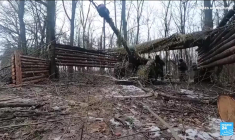 "Inventifs, courageux" : la mobilisation exceptionnelle des Ukrainiens "marque l'histoire militaire"