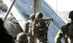 Des soldats israéliens opèrent dans la bande de Gaza