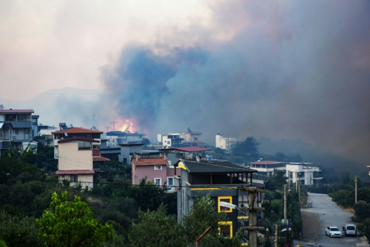 Un incendie de forêt à Izmir, en Turquie, le 30 juin 2025 ( AFP / AHMET AYBERK CIMEN )