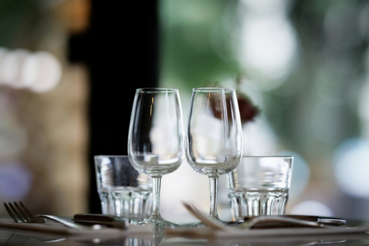 L'Union des métiers et des industries de l'hôtellerie (Umih) déplore 25 fermetures de restaurant par jour ( AFP / JOEL SAGET )