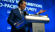 Le ministre américain de la Défense Pete Hegseth s'adresse au forum Dialogue Shangri-La sur la défense et la sécurité, le 31 mai 2025 à Singapour ( AFP / MOHD RASFAN )
