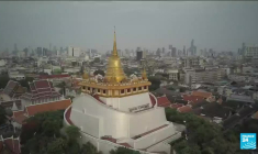 Covid-19 en Thaïlande : les iconiques tuk-tuks au cimetière après des mois de pandémie